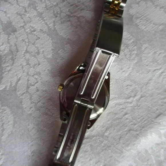 VINTAGE LUXURY STAINLESS STEEL WATCH – NWOT